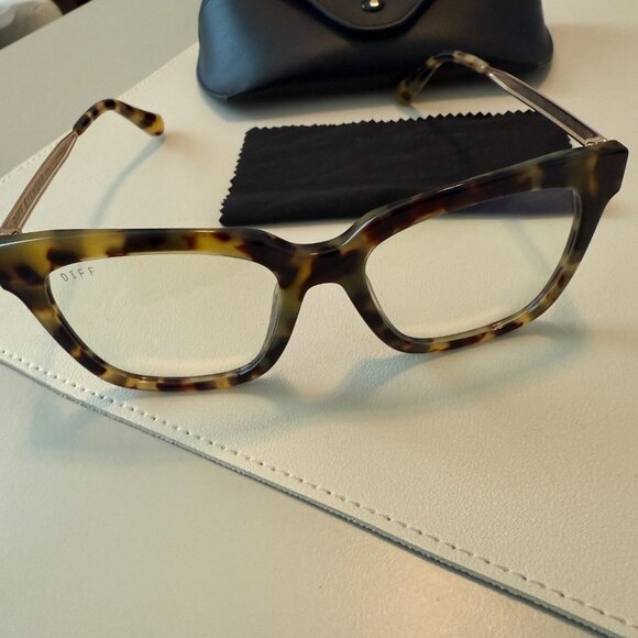 DIFF Blue Light Blocking Glasses - Picture 3 of 5